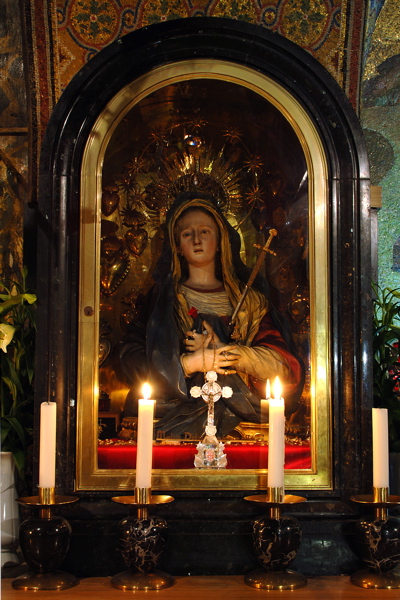 289-The altar of the Stabat Mater